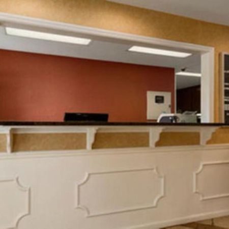 Baymont By Wyndham Greenville Interior photo