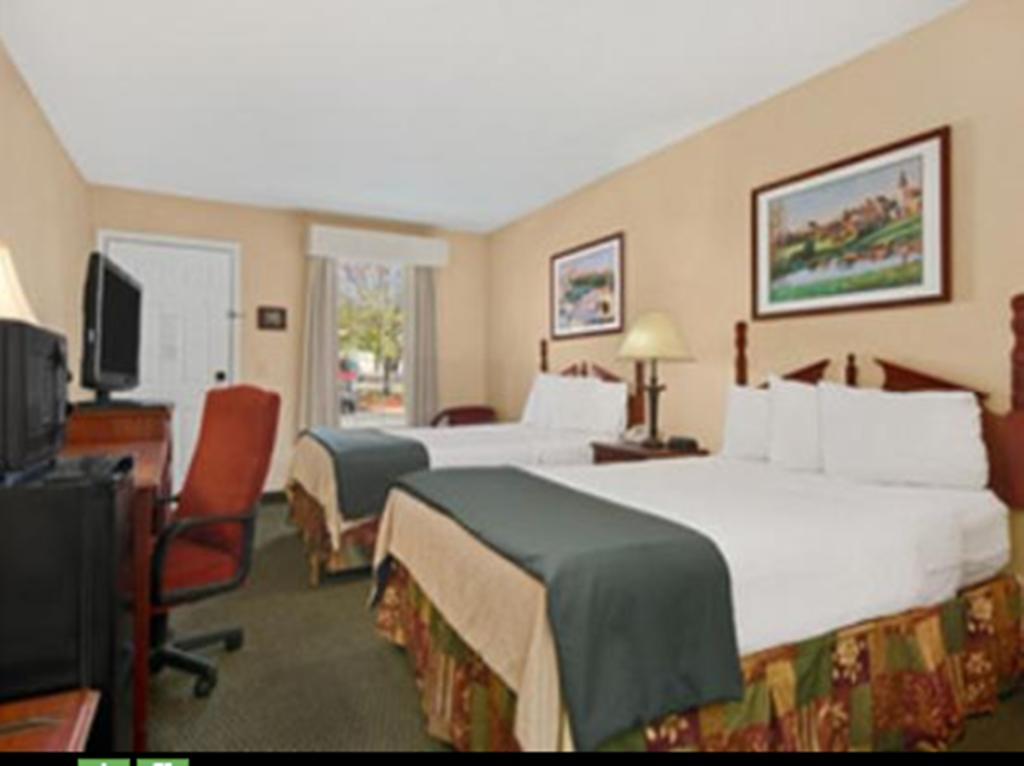 Baymont By Wyndham Greenville Room photo