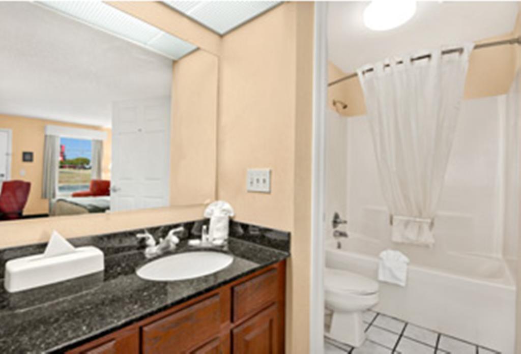 Baymont By Wyndham Greenville Exterior photo