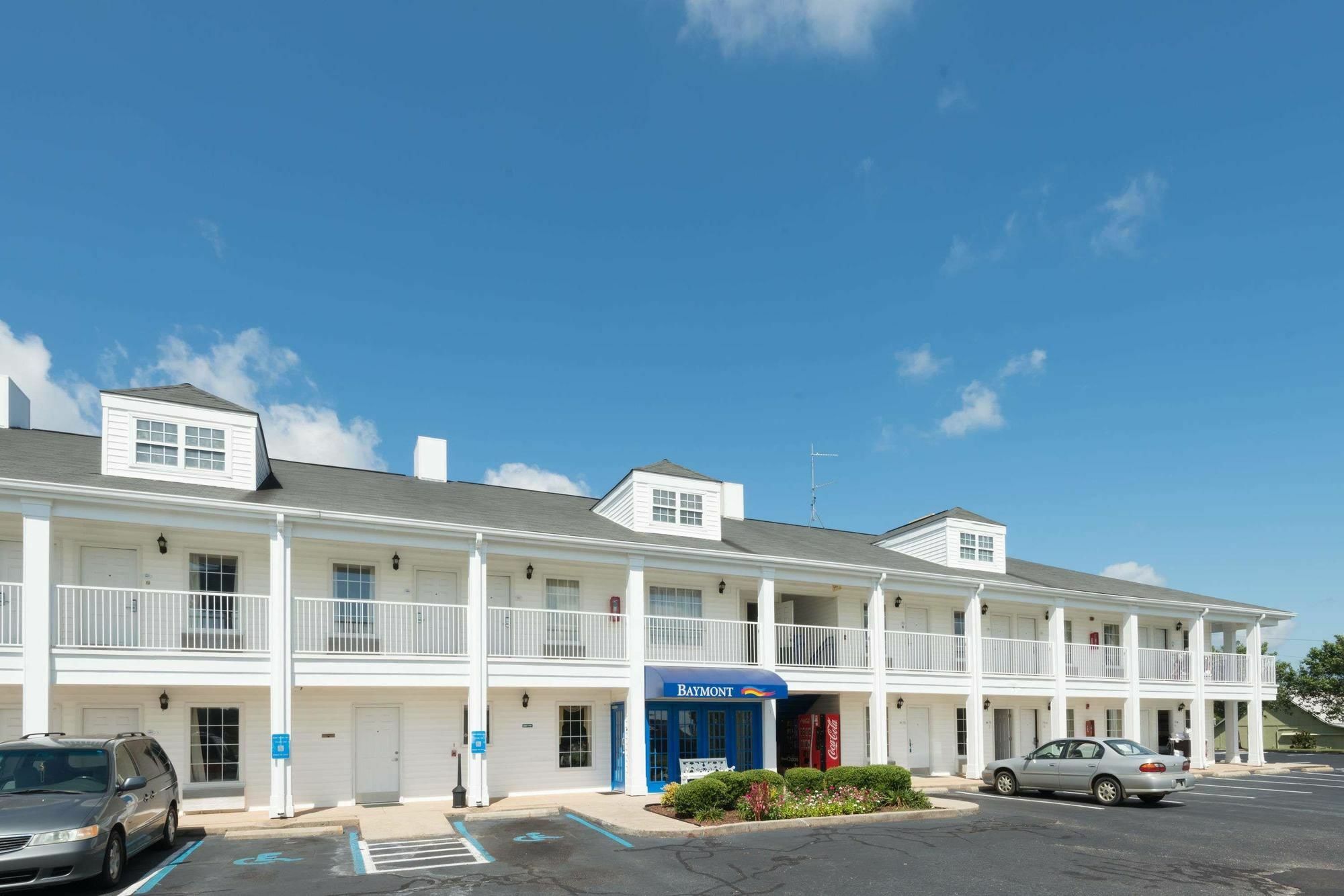 Baymont By Wyndham Greenville Exterior photo
